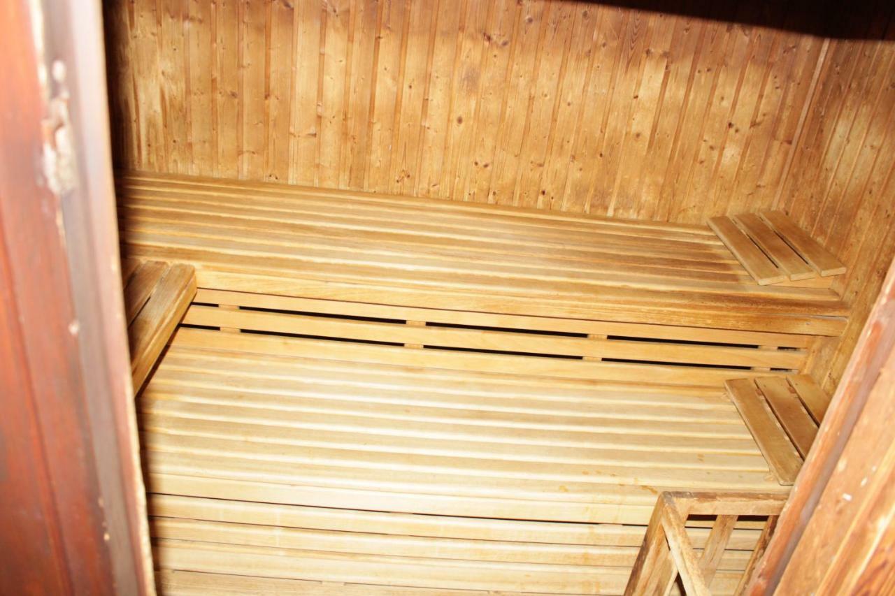 Ferienwohnung "Hagebutze" Mit Sauna Und Schwimmbad 巴特劳特堡 外观 照片
